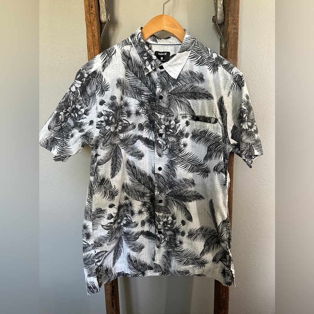 Hurley Hawaiian Button Down Short Sleeve Shirt Size M